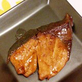 簡単♪おつまみ♪ご飯にもぴったり♪ブリの照り焼き